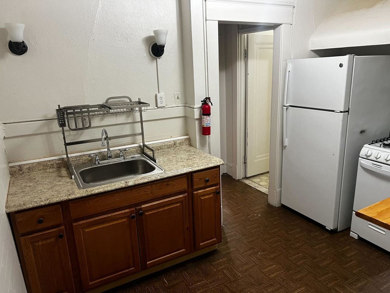 921 Park Ave - Photo 6 of 7