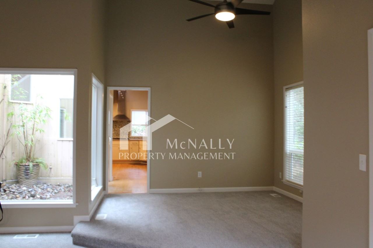 2708 37th St - Photo 3 of 18