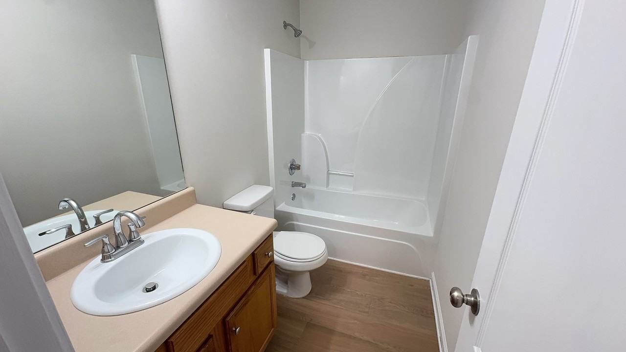 136 Bridgewater Cir - Photo 5 of 13