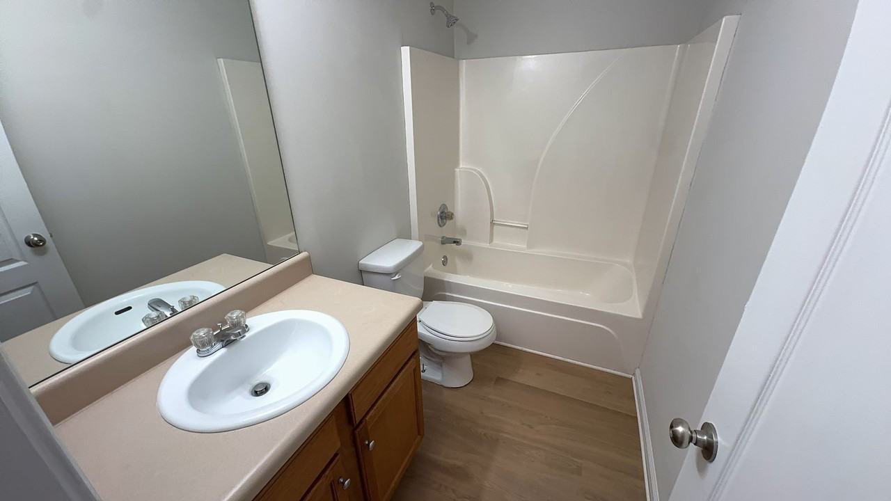 136 Bridgewater Cir - Photo 7 of 13