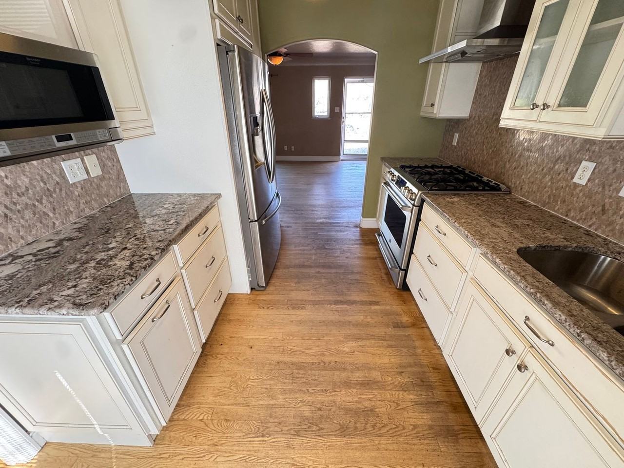 825 Adams St Ne - Photo 4 of 11