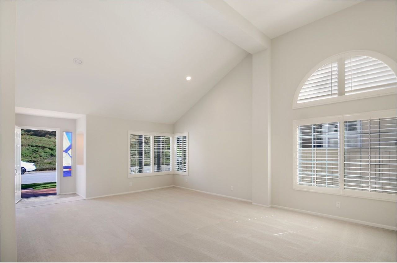 28721 Via Pasatiempo - Photo 4 of 44