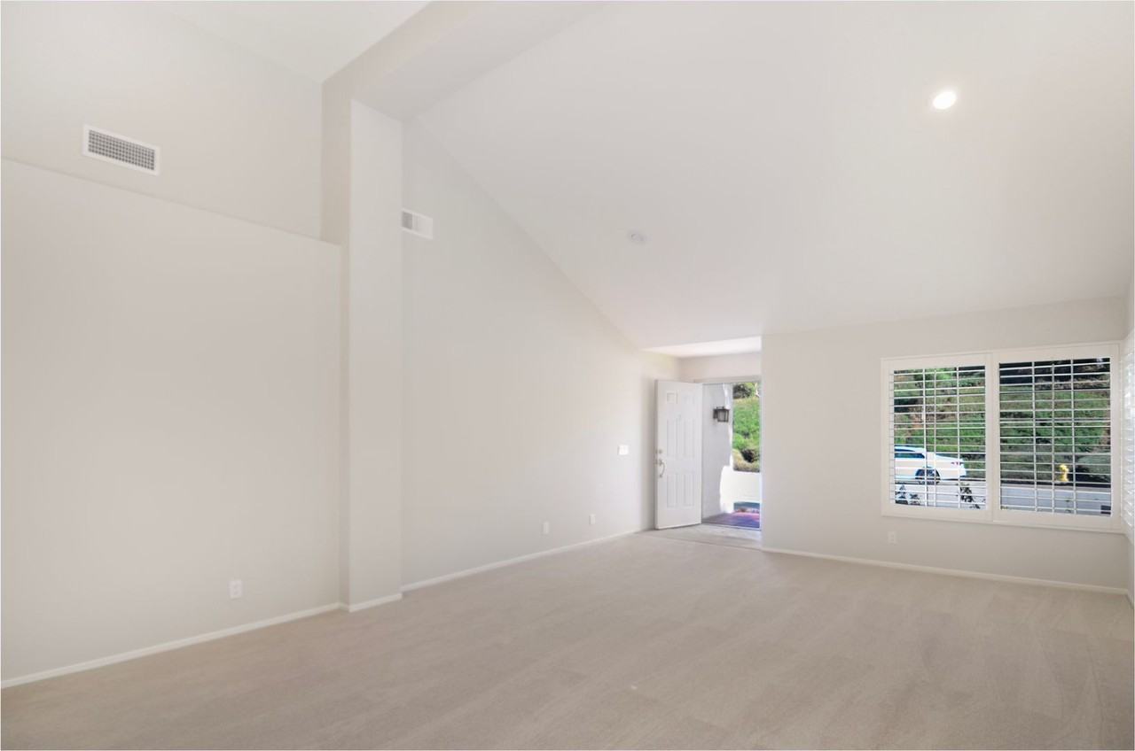 28721 Via Pasatiempo - Photo 5 of 44