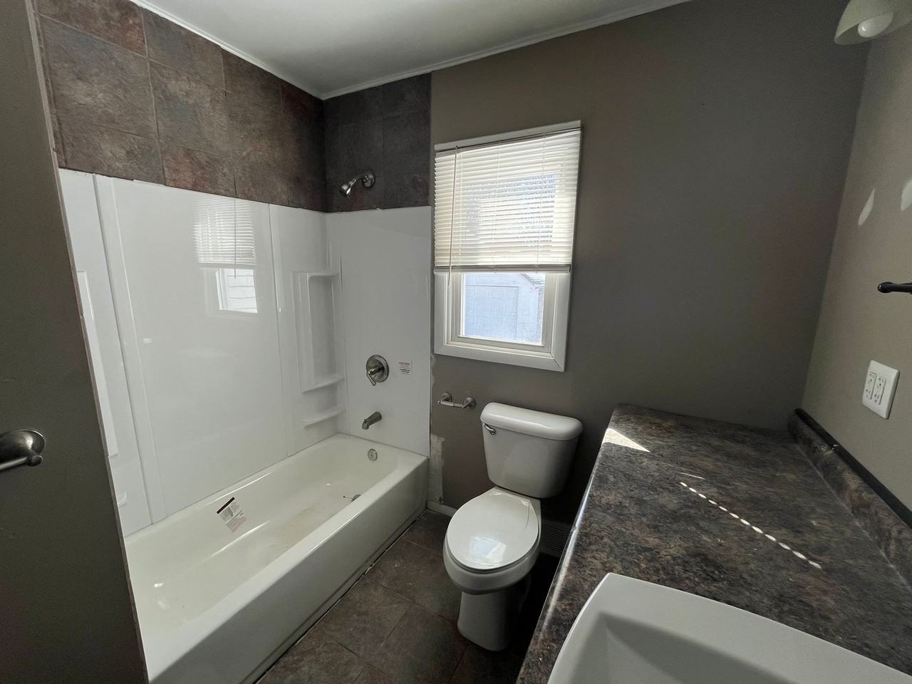 818 9th Ave - Photo 5 of 8