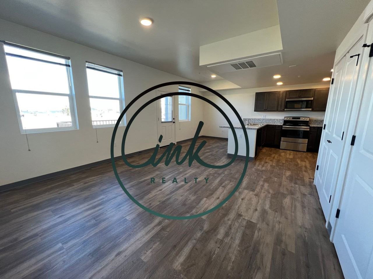 Residence 1861 - Photo 2 of 20