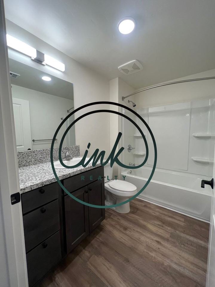 Residence 1861 - Photo 5 of 20