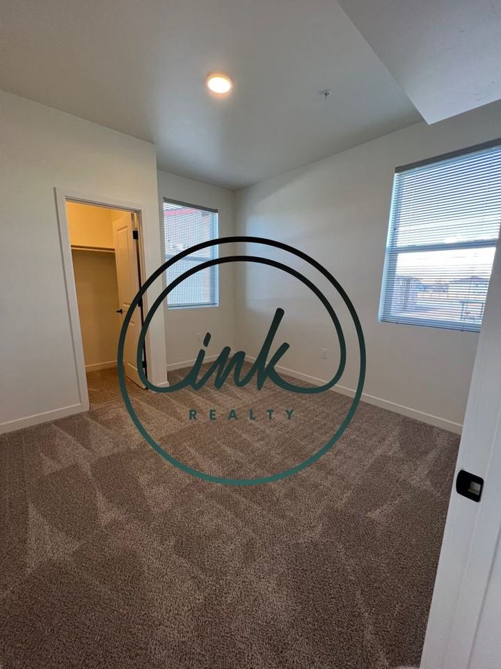 Residence 1861 - Photo 6 of 20
