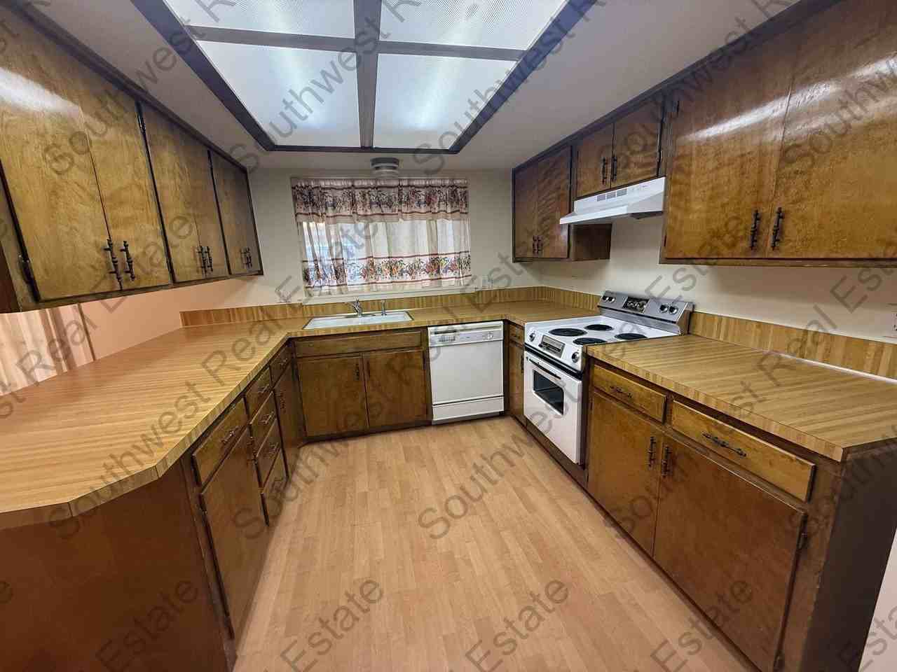 1405 Colonial Pkwy - Photo 2 of 17