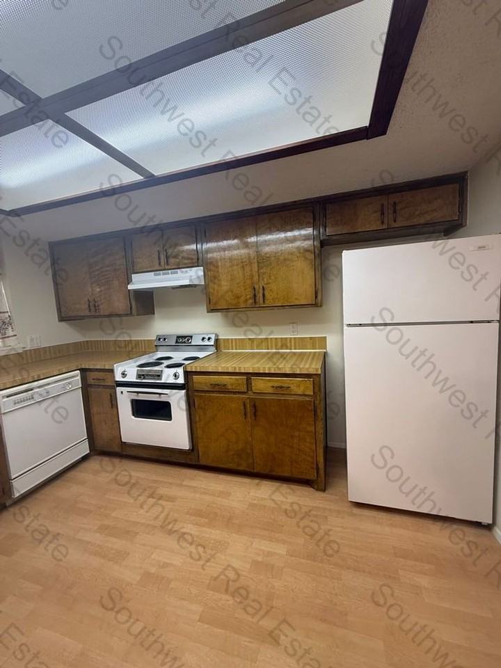 1405 Colonial Pkwy - Photo 3 of 17