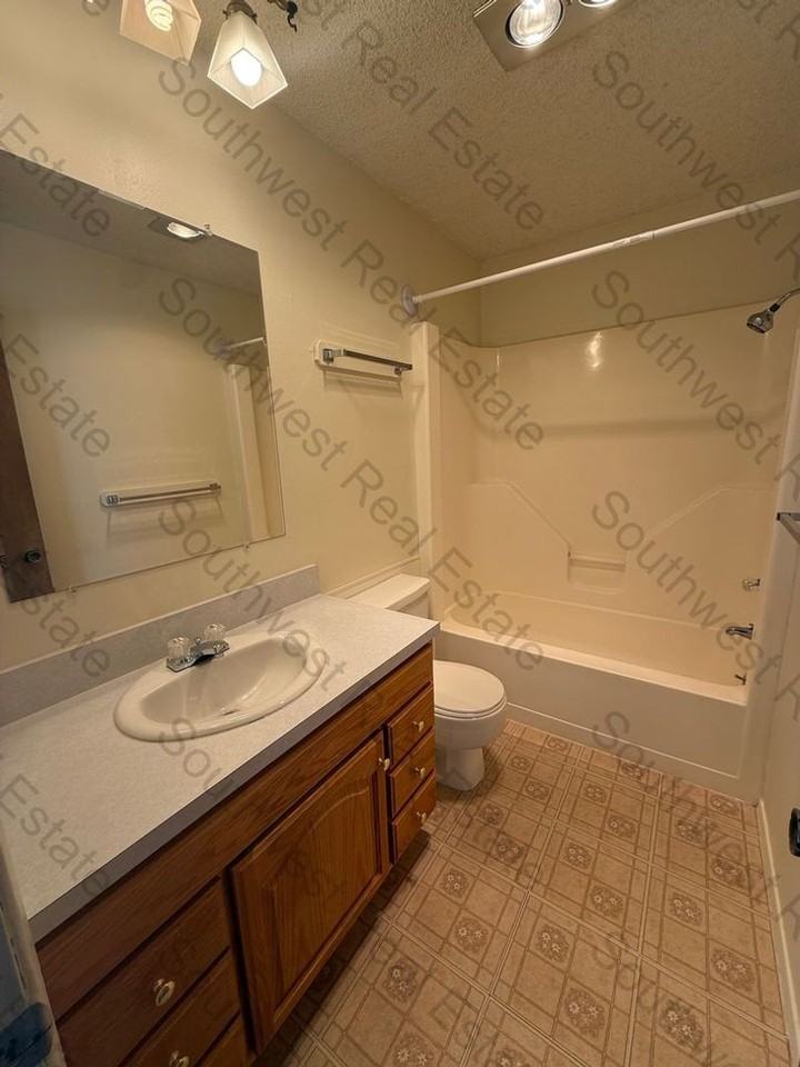 1405 Colonial Pkwy - Photo 6 of 17