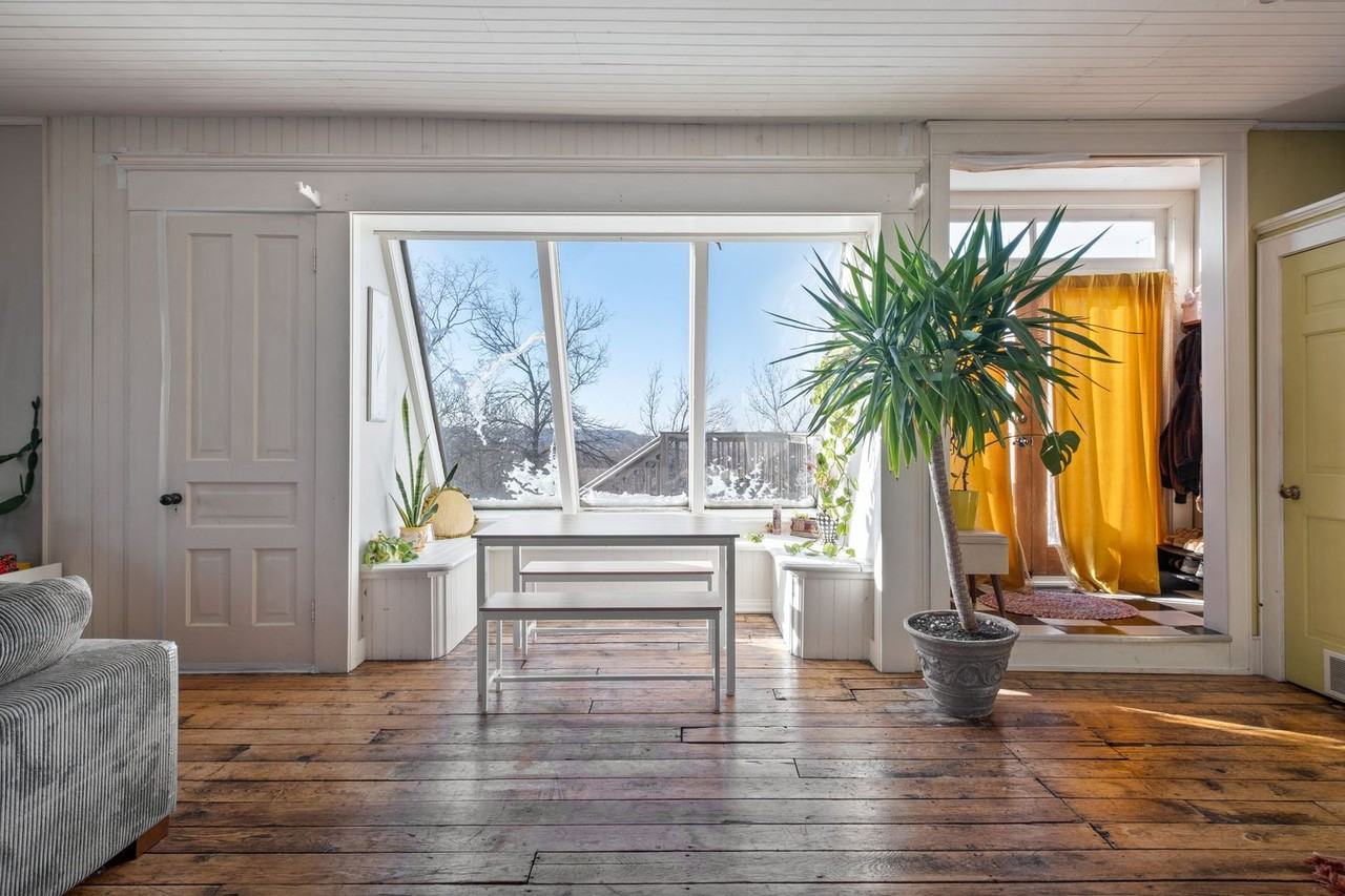 223 Bates Ave - Photo 2 of 18