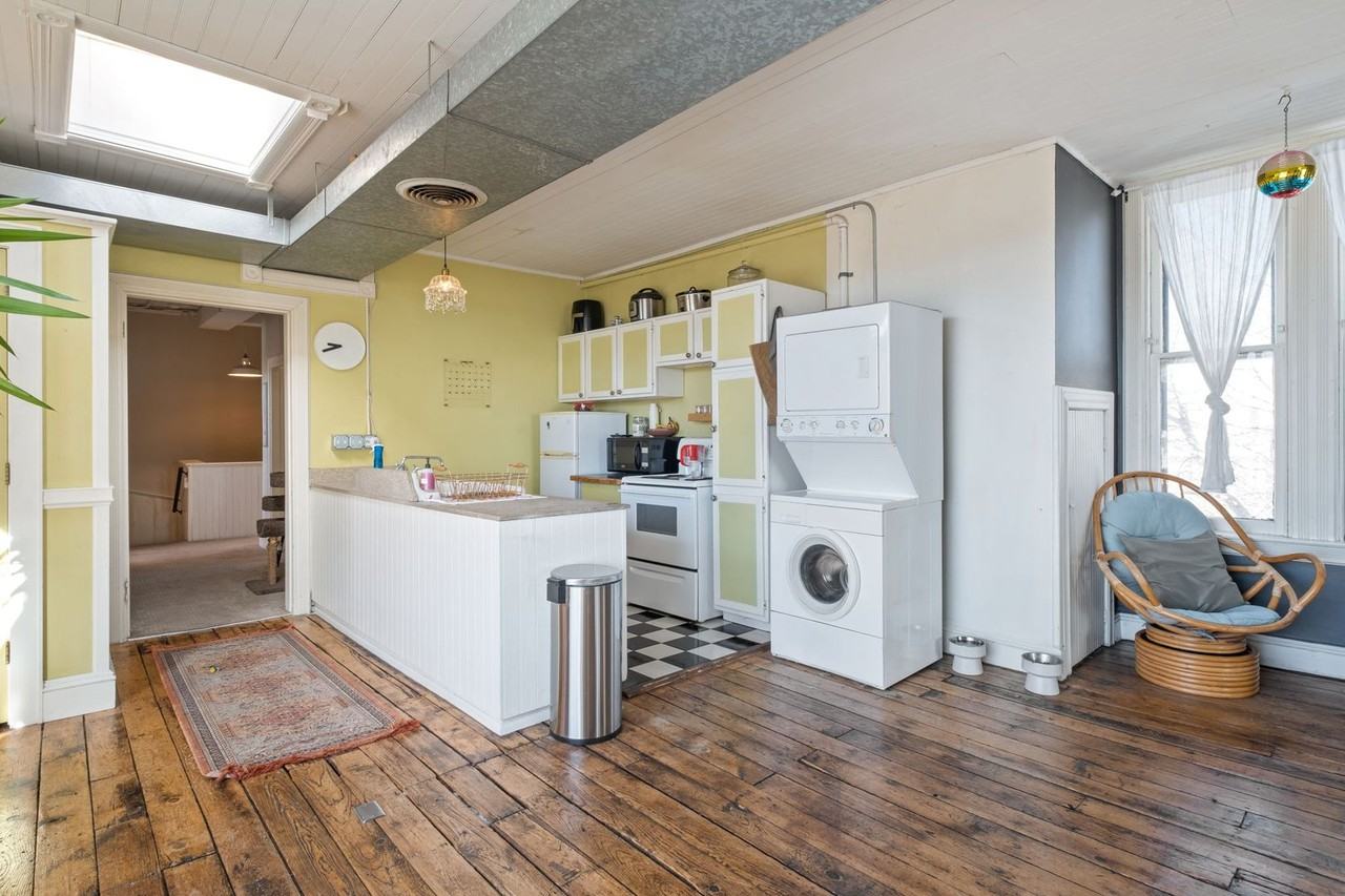 223 Bates Ave - Photo 3 of 18