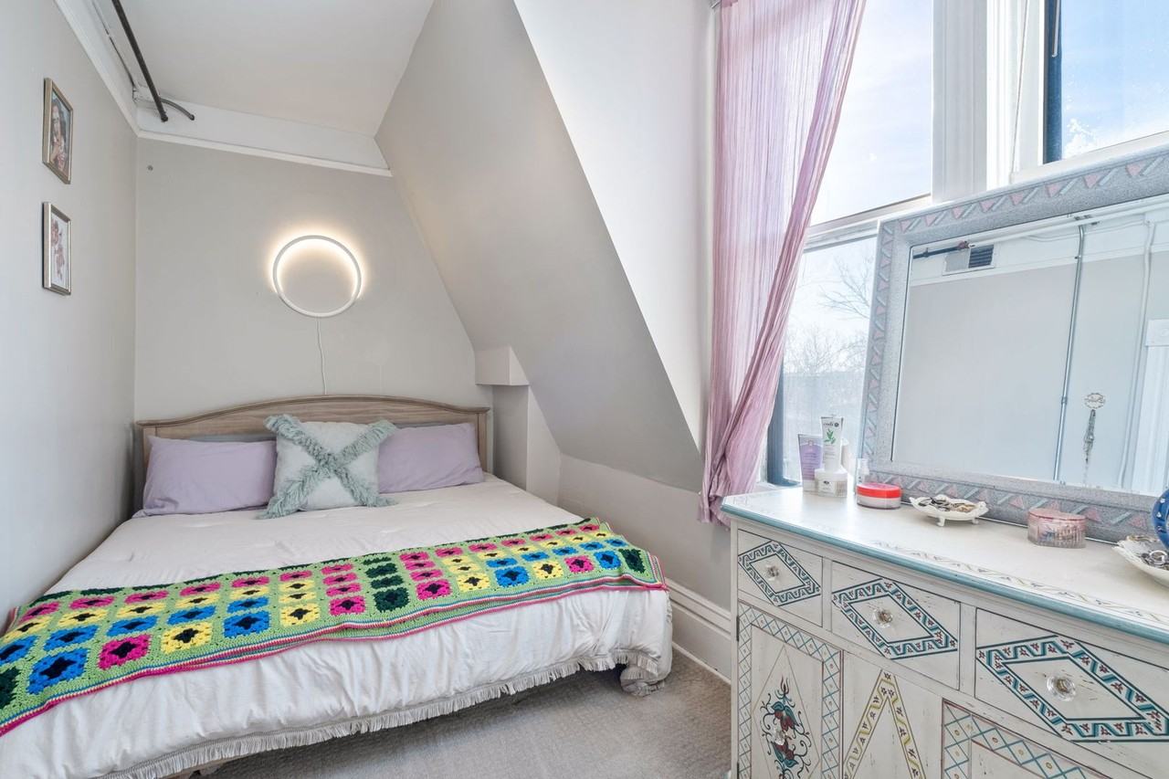 223 Bates Ave - Photo 7 of 18