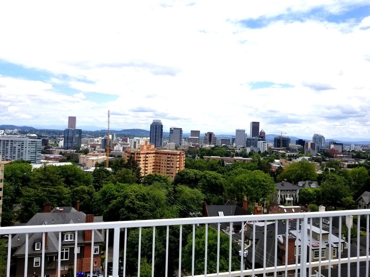 2211 Sw Park Pl #301 - Photo 5 of 36