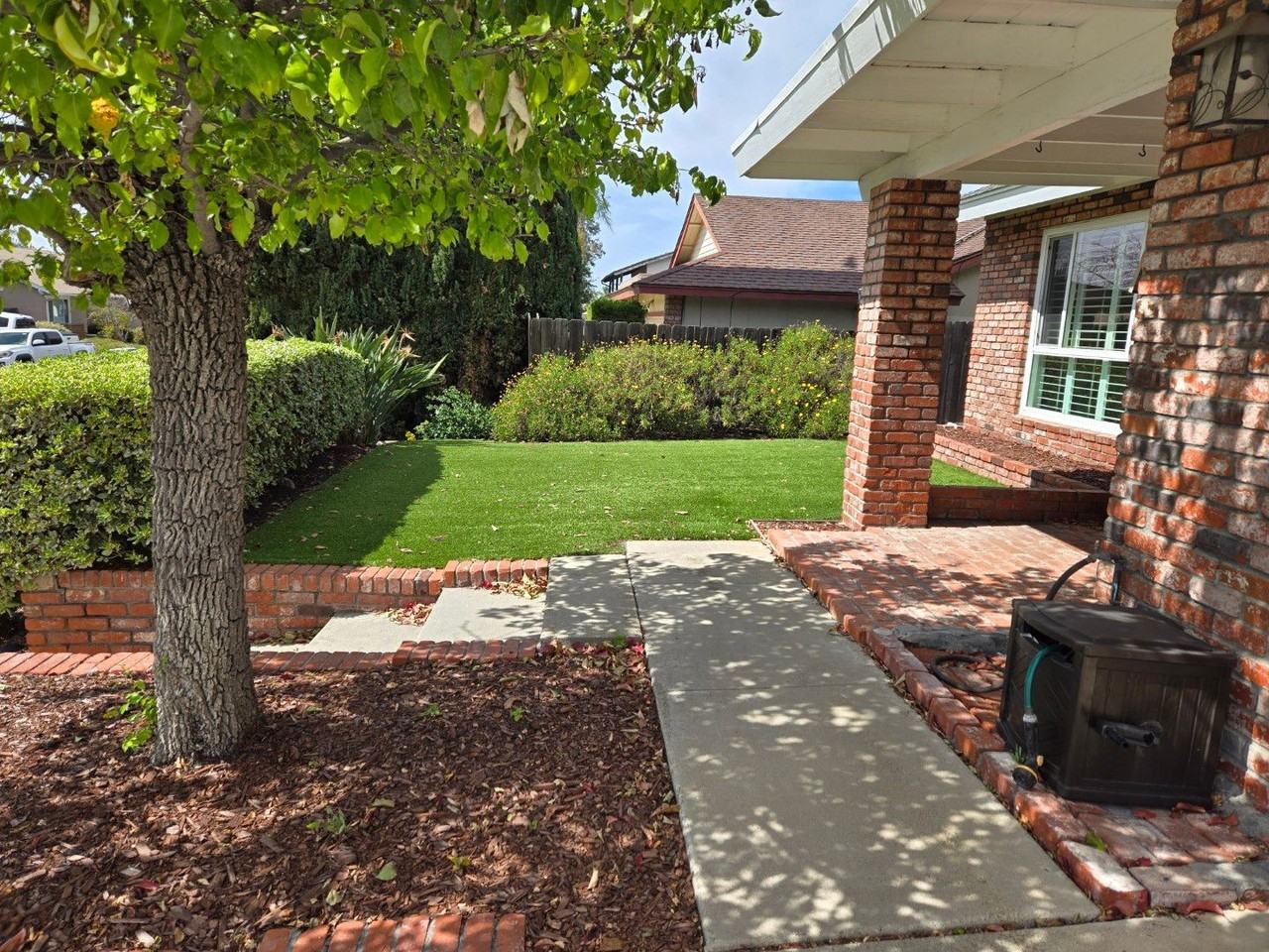 7769 Laurelridge Rd - Photo 2 of 31