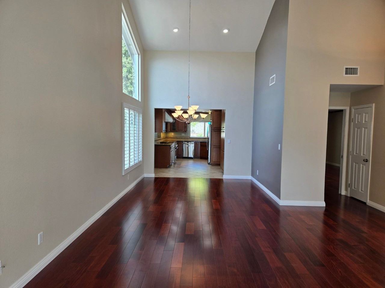 7769 Laurelridge Rd - Photo 5 of 31