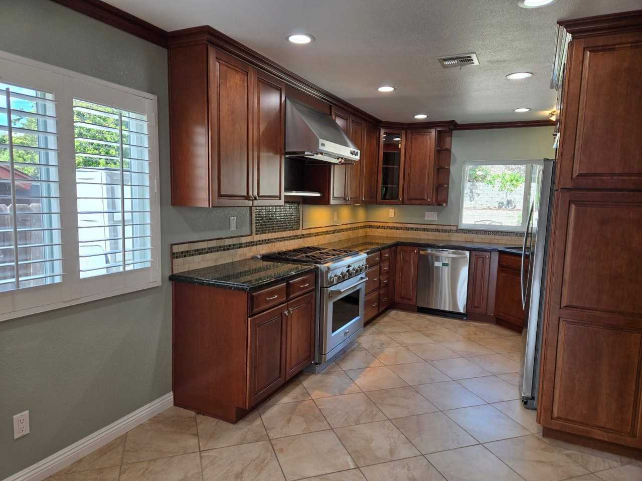 7769 Laurelridge Rd - Photo 7 of 31