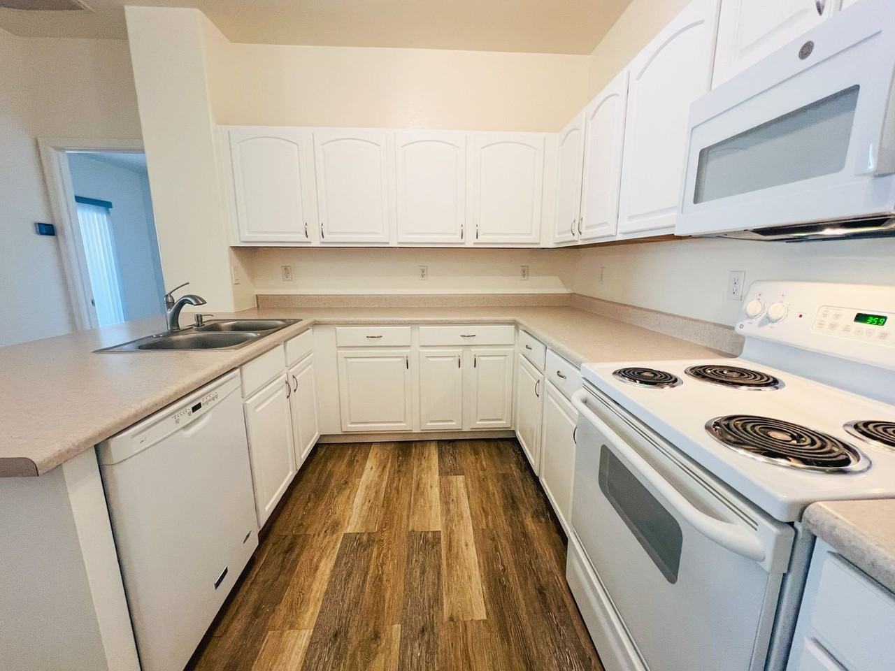 1189 S 16th Pl - Photo 5 of 19