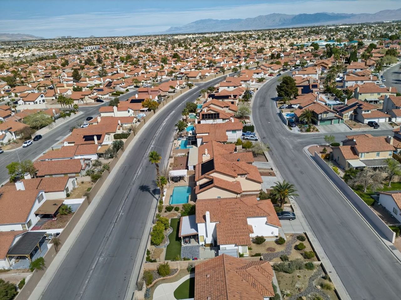 4835 Illustrious St - Photo 5 of 44