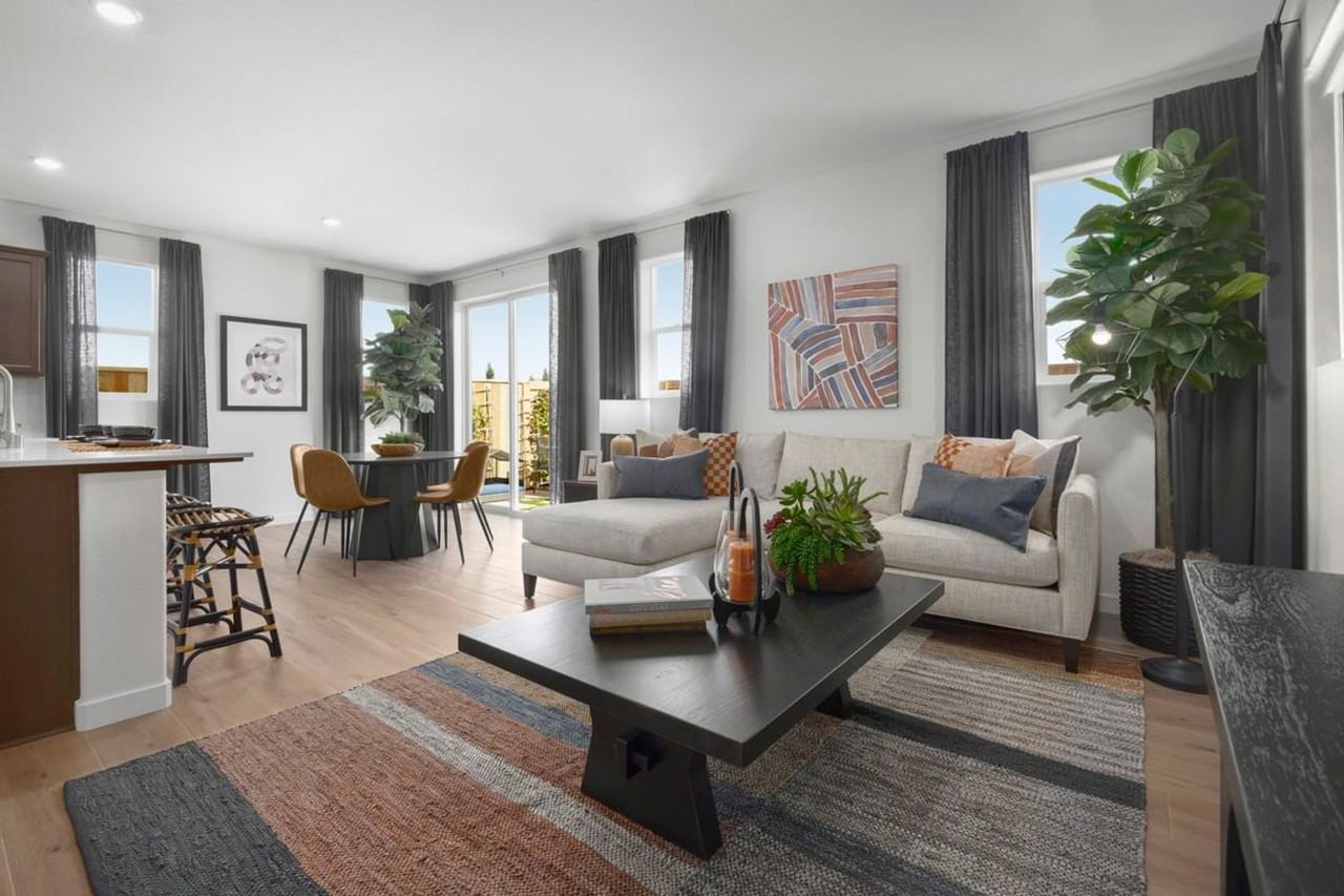 1174 Bengal Loop - Photo 2 of 11