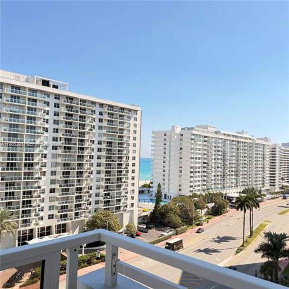 5700 5700 Collins Ave appt 11A - Photo 7 of 22