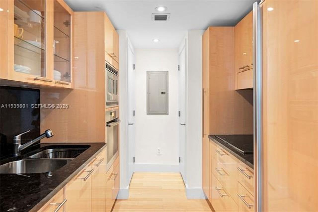 6801 6801 Collins Ave appt 1409 - Photo 7 of 21