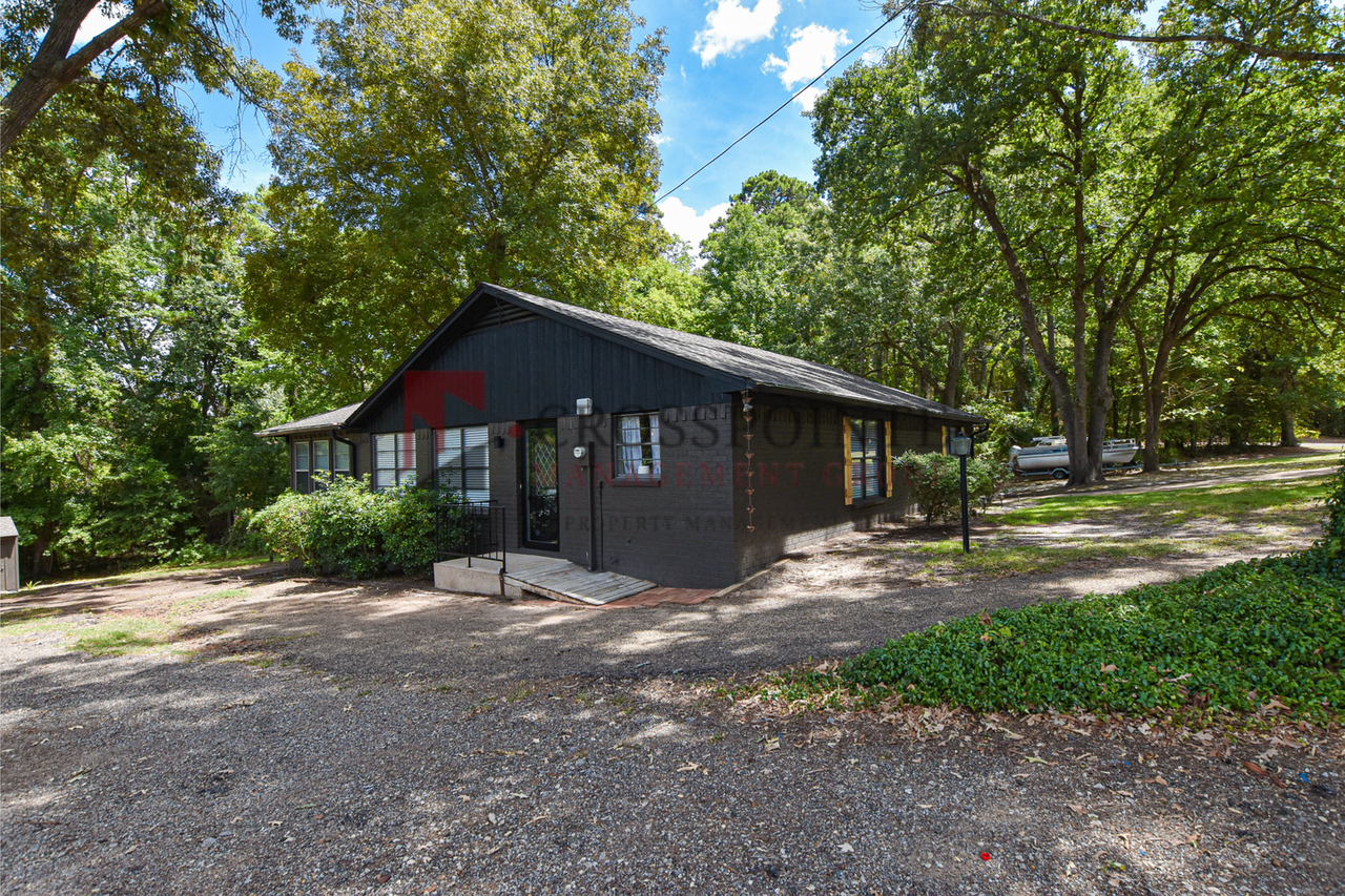 20346 Lake Shore Cir - Photo 2 of 29