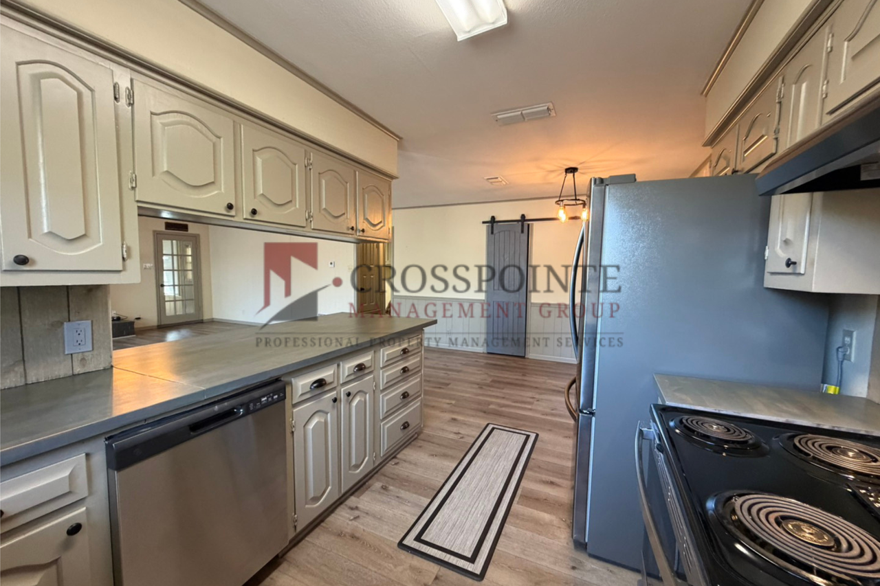 20346 Lake Shore Cir - Photo 4 of 29