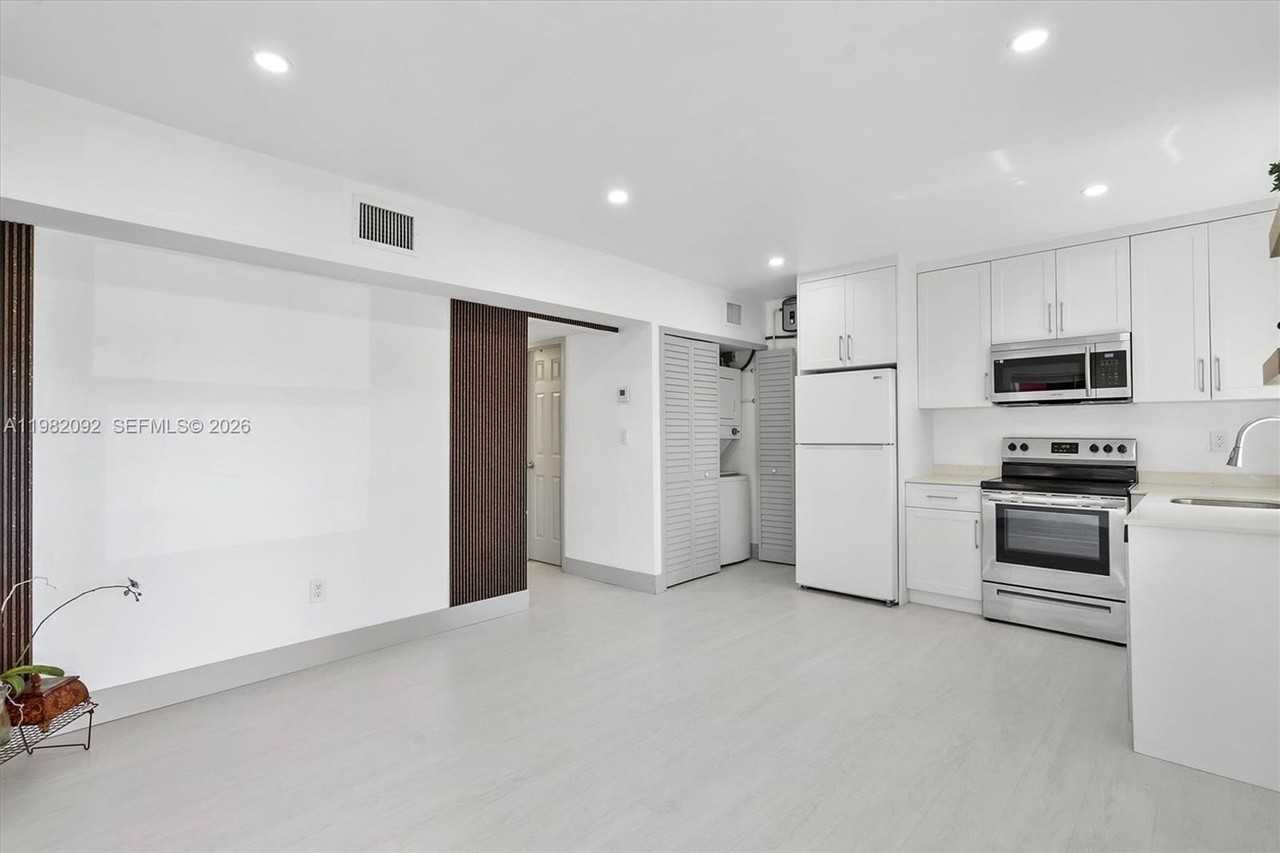 775 Nw 96th St - Photo 2 of 8