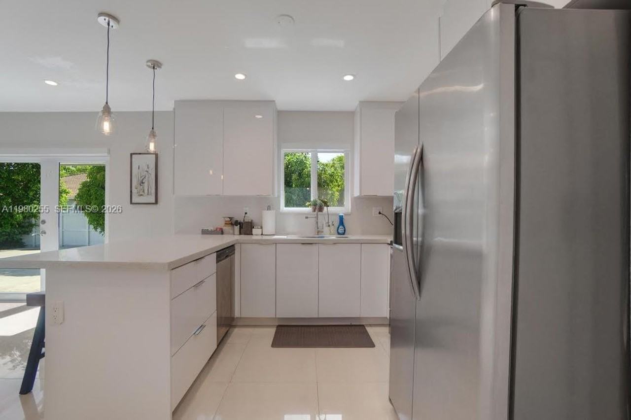 20560 Nw 17th Ave - Photo 3 of 21