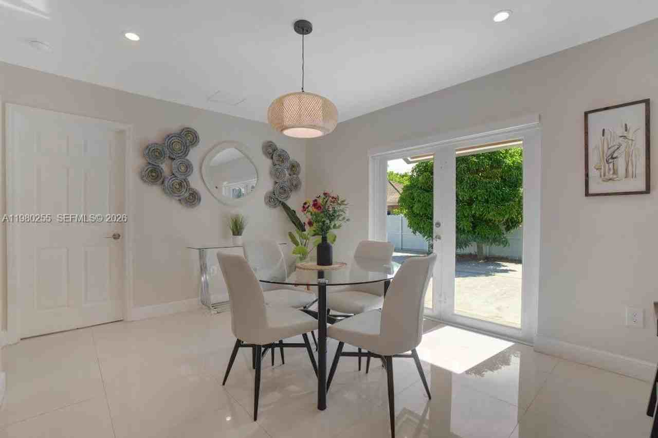 20560 Nw 17th Ave - Photo 5 of 21