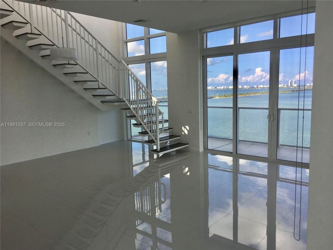 601 Ne 27th St - Photo 6 of 17