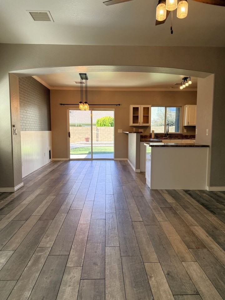 576 N Robles St - Photo 2 of 21