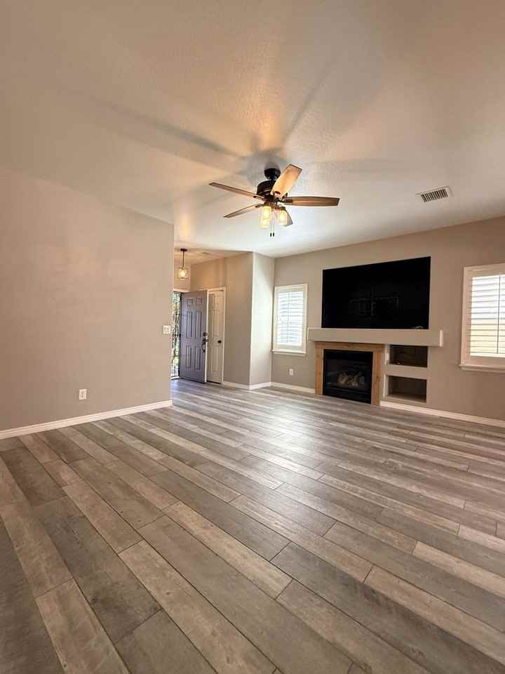 576 N Robles St - Photo 3 of 21