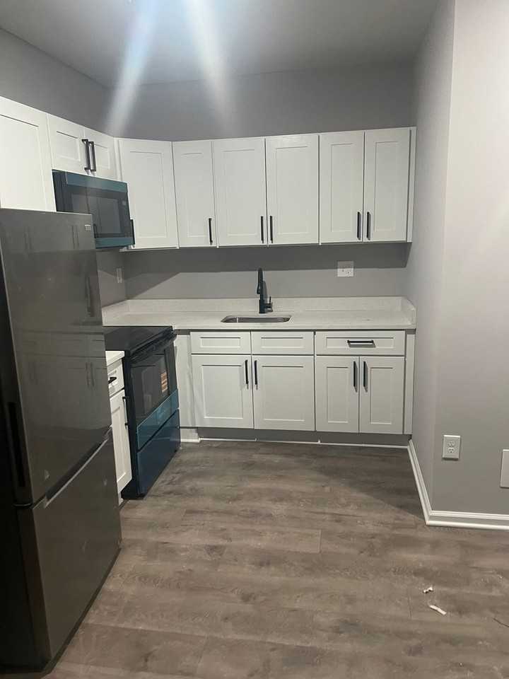 2305 Whittier Ave - Photo 5 of 9