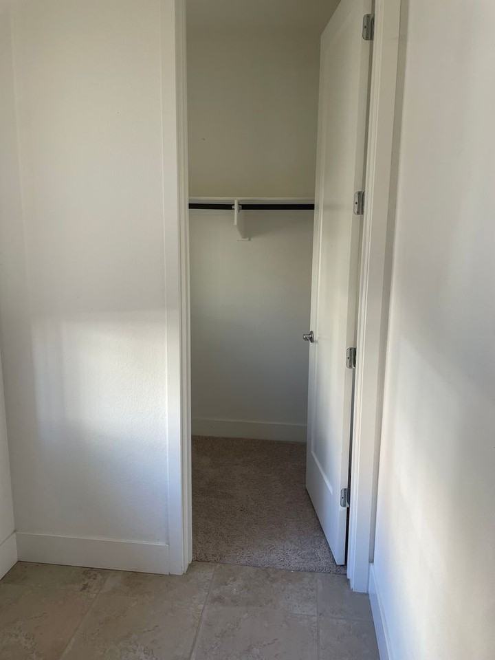 2121 Donnells Ln - Photo 3 of 24