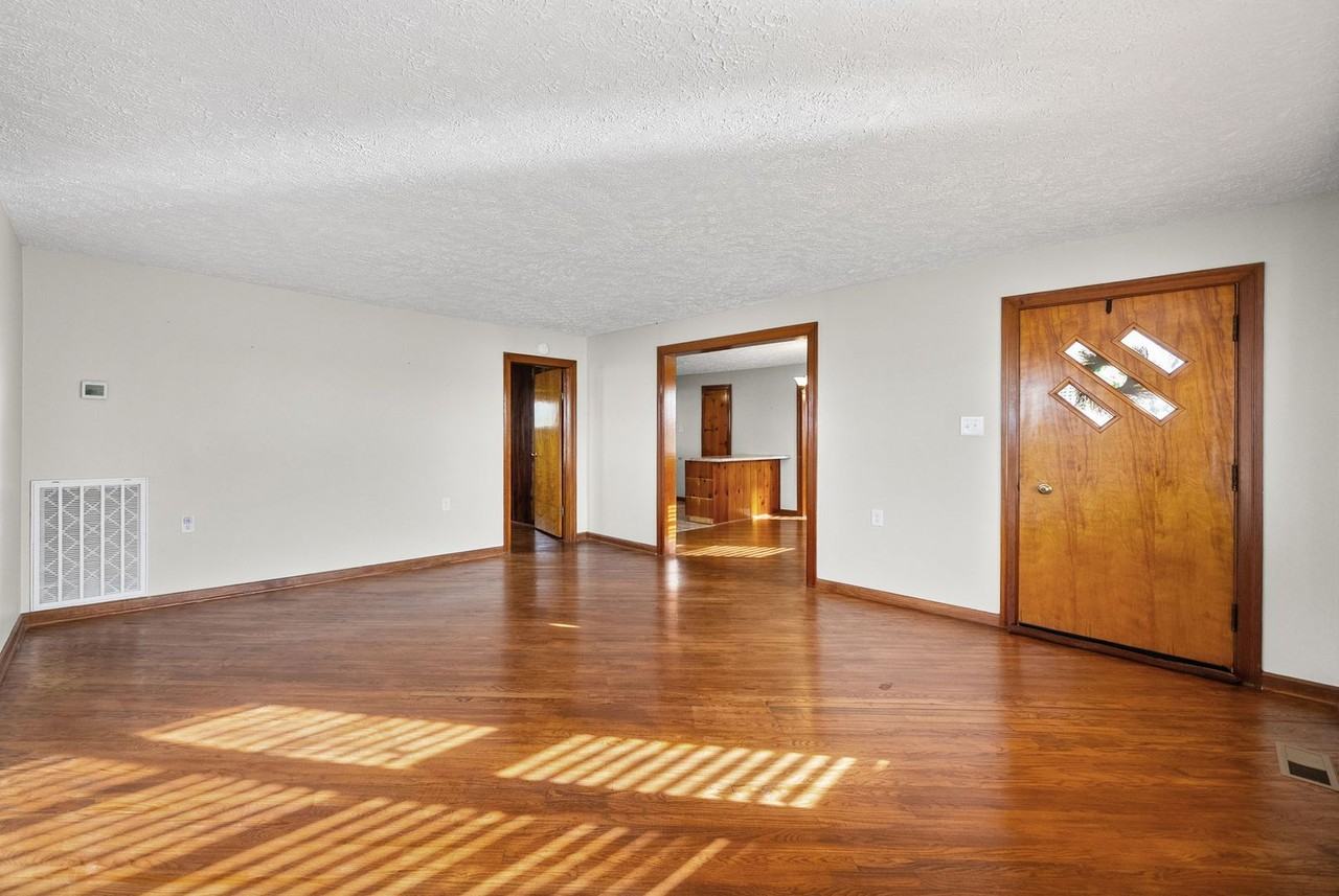 4540 Canton Pike - Photo 5 of 30