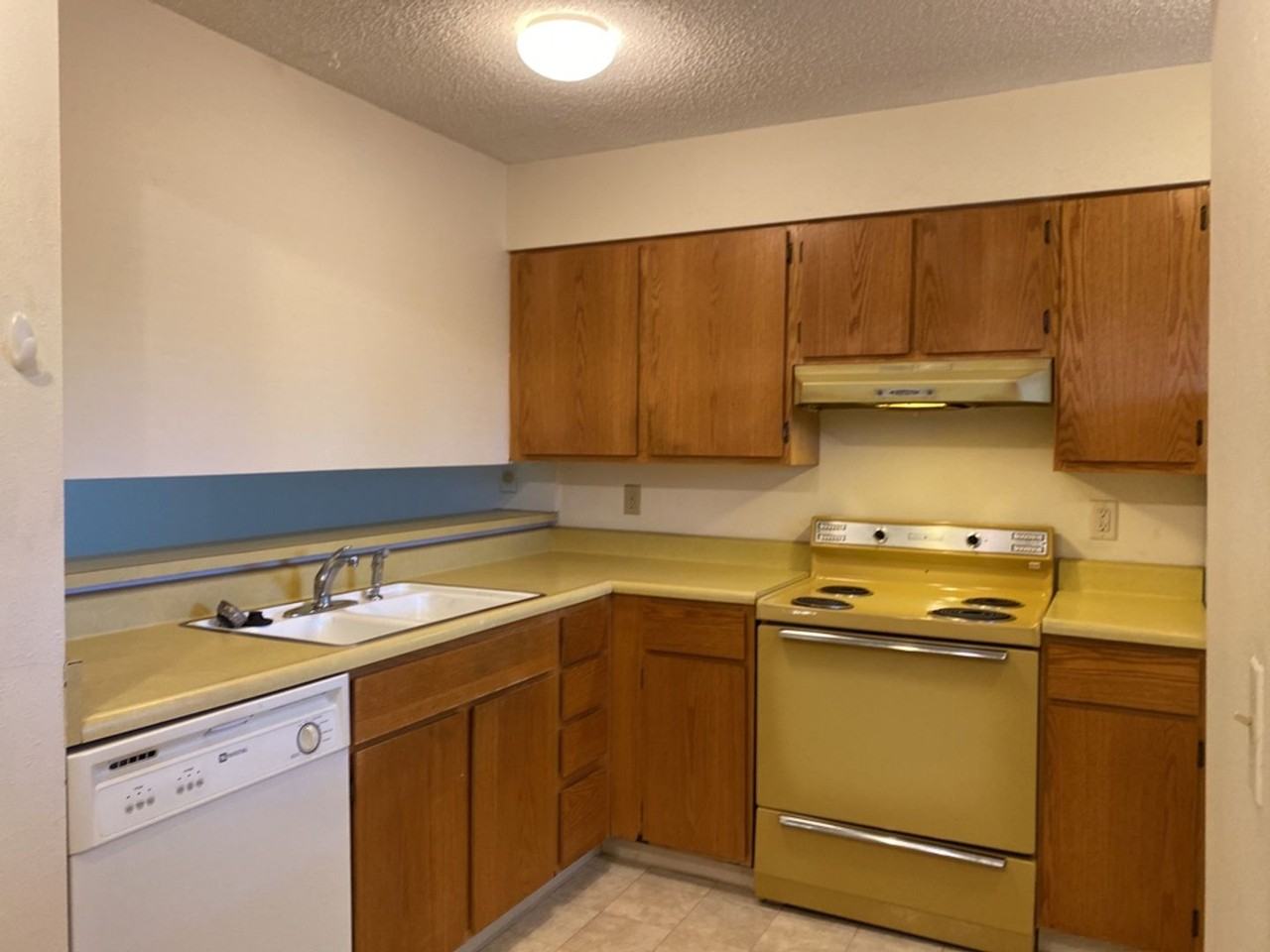 1705 Heatheridge Rd #I204 - Photo 6 of 24