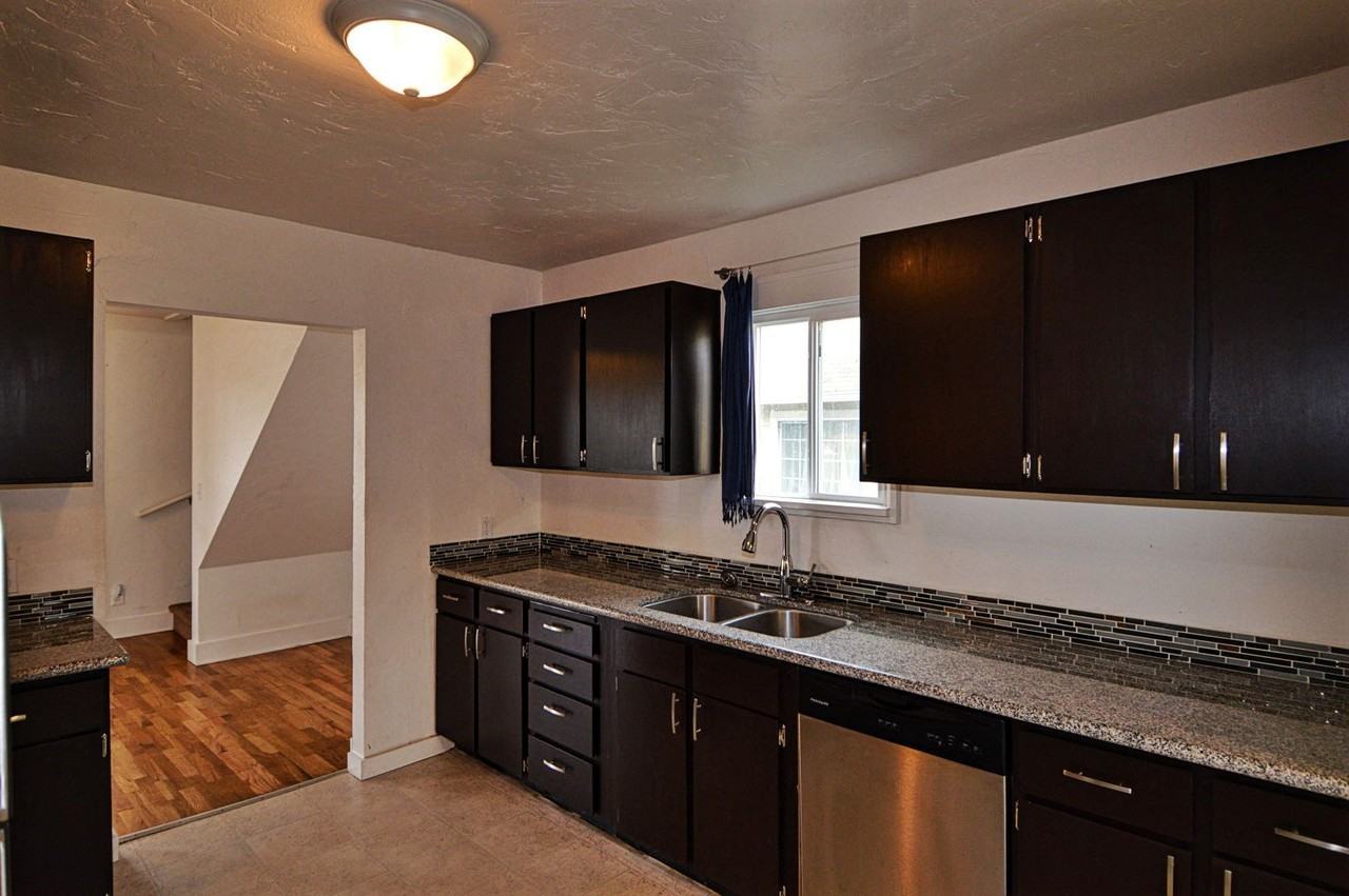 7025 S Puget Sound Ave - Photo 4 of 16