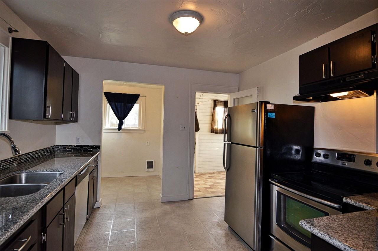 7025 S Puget Sound Ave - Photo 5 of 16