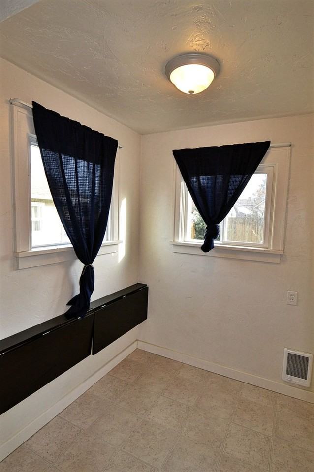 7025 S Puget Sound Ave - Photo 7 of 16