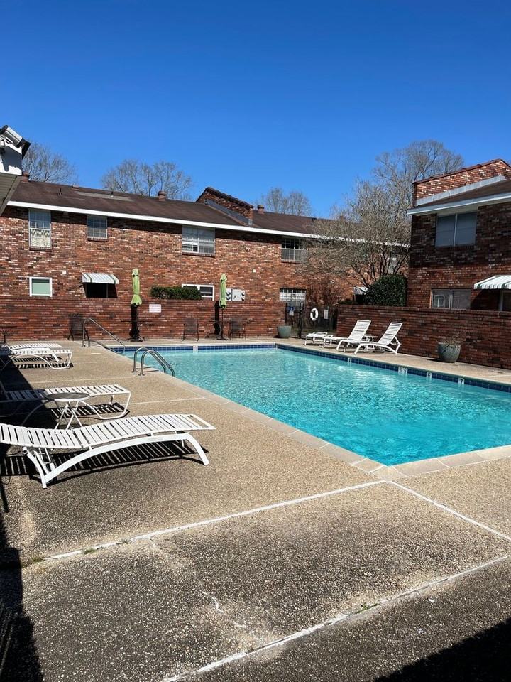 1701 Lobdell Ave