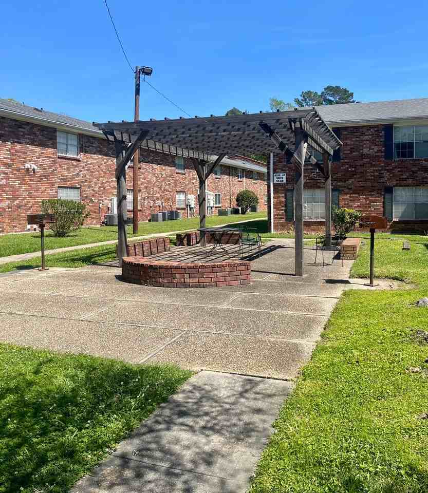 1701 Lobdell Ave - Photo 4 of 14