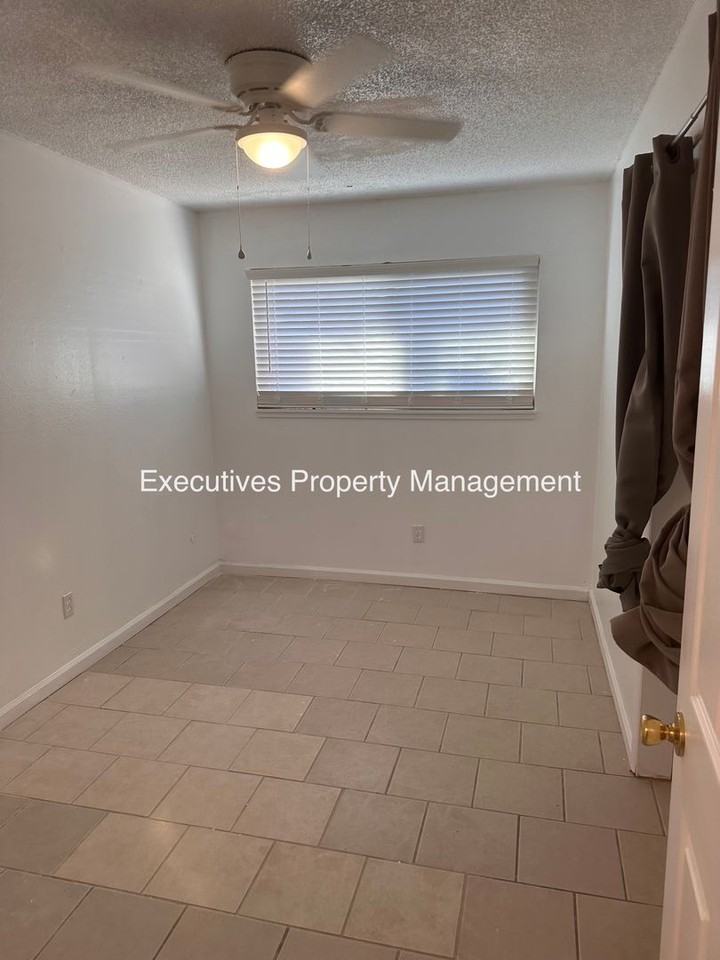 1202 Kings Ave - Photo 7 of 7