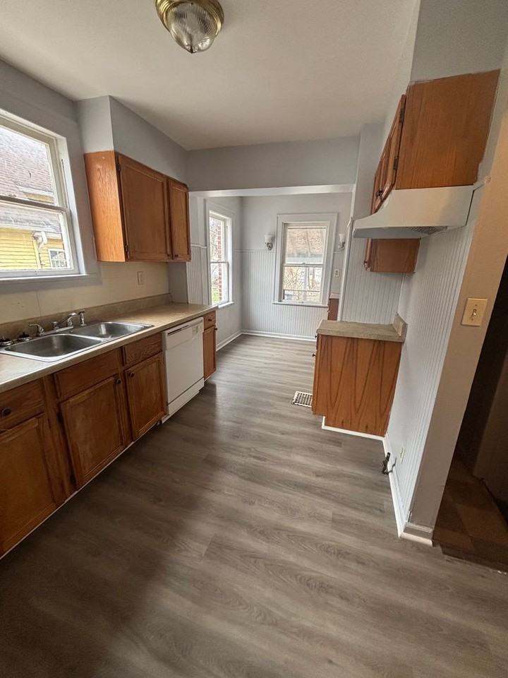 9105 Connecticut Ave - Photo 4 of 13