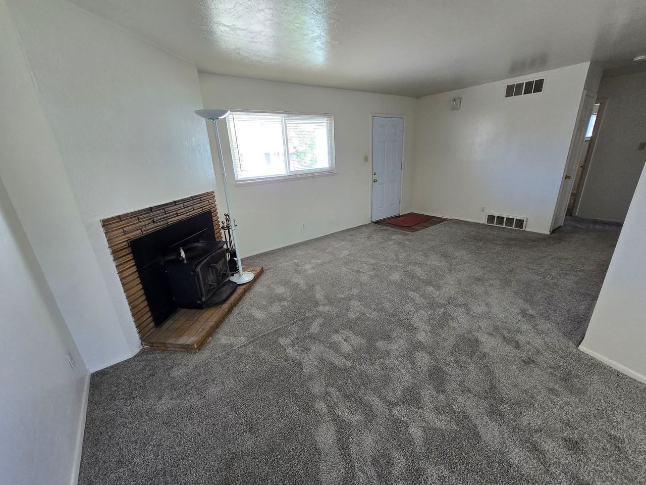 1185 Tyler Way - Photo 2 of 9