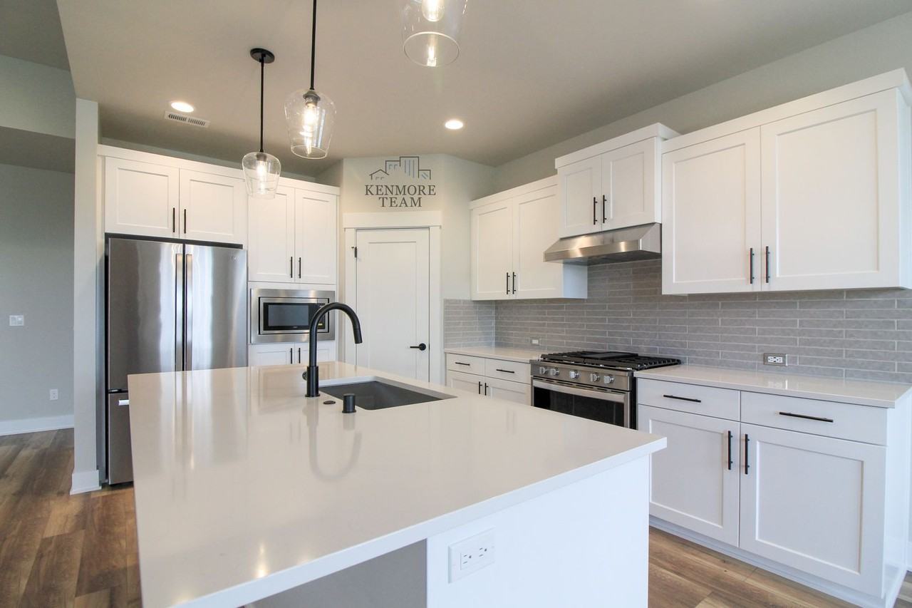 2725 Ketch Rd - Photo 3 of 14