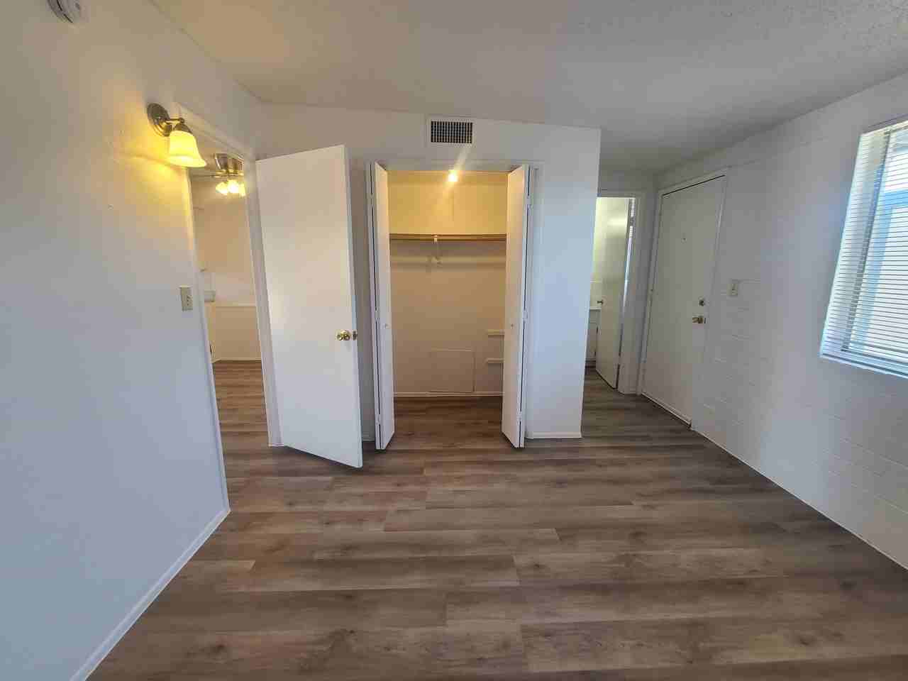 Bellevue5550-5565 - Photo 6 of 22