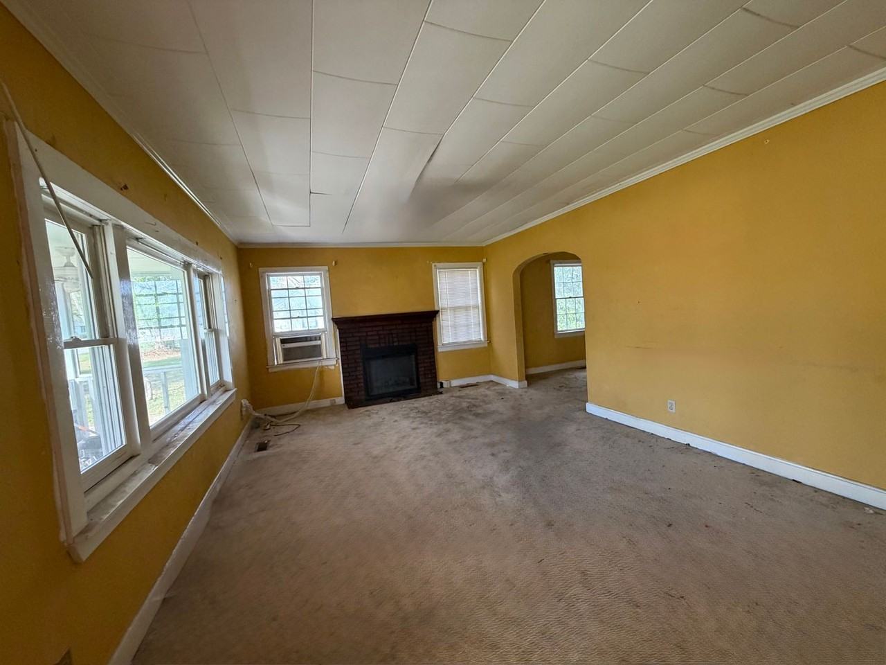 704 Green St - Photo 2 of 8