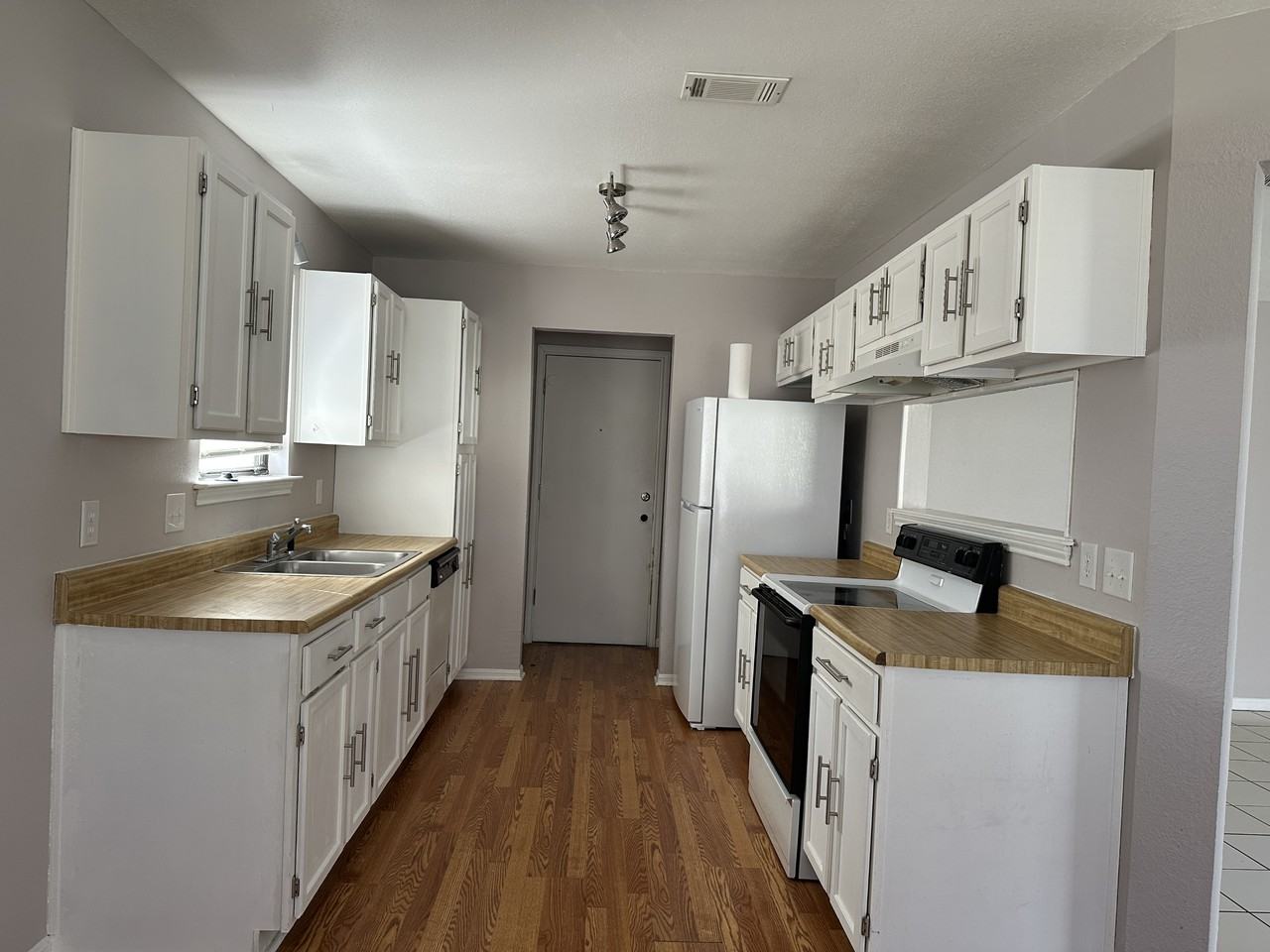 409 Suzie St #1 - Photo 3 of 12